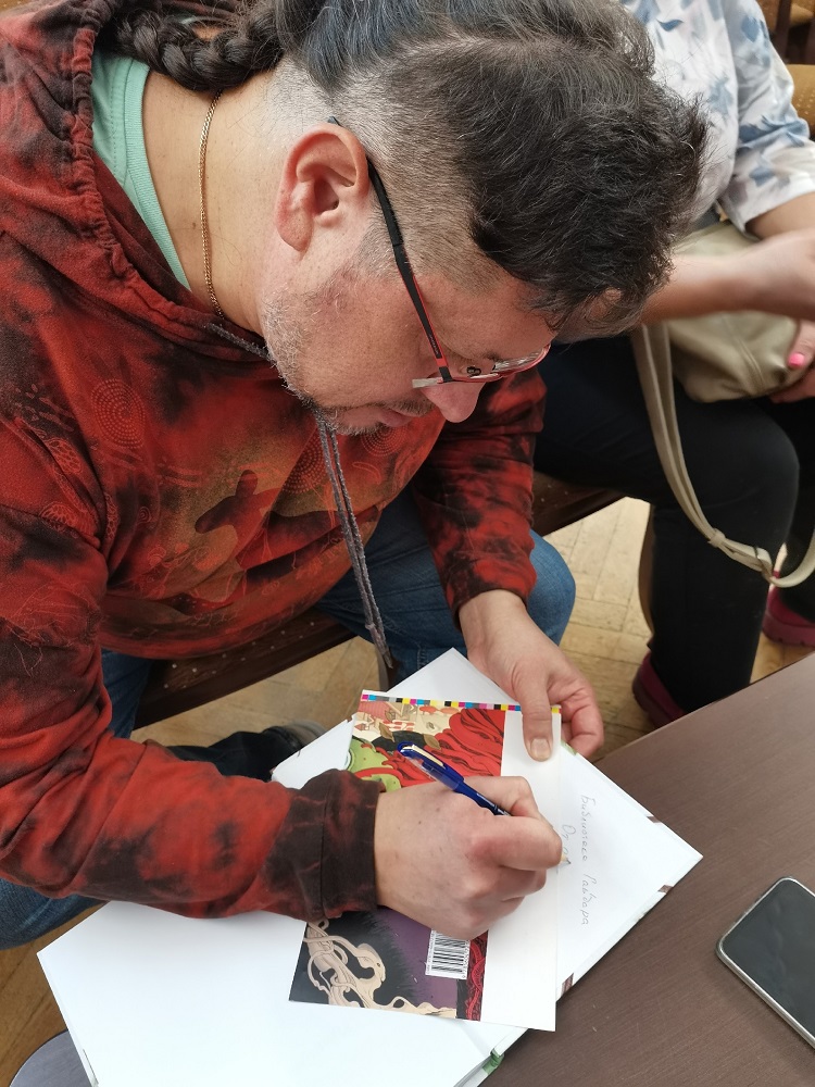 Писатель и орнитолог Виталий Симуткин презентовал в библиотеке новую книгу