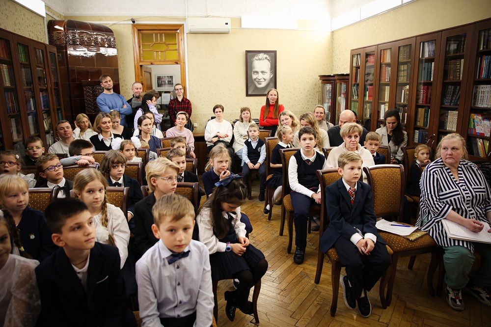 Районный тур XI городского конкурса чтецов «Разукрасим мир стихами»