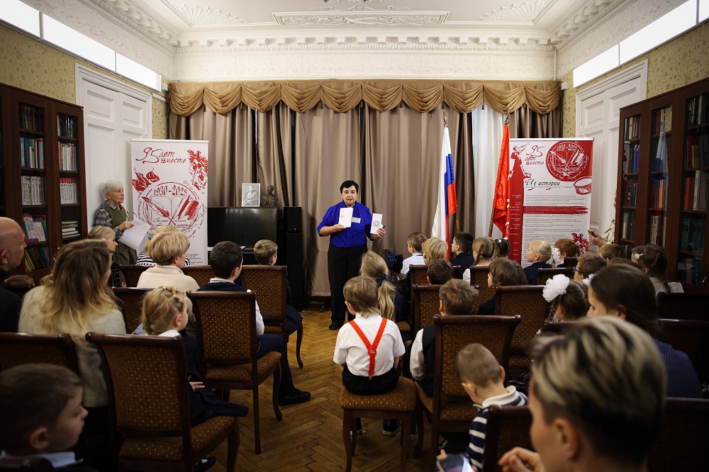 Районный тур XI городского конкурса чтецов «Разукрасим мир стихами»