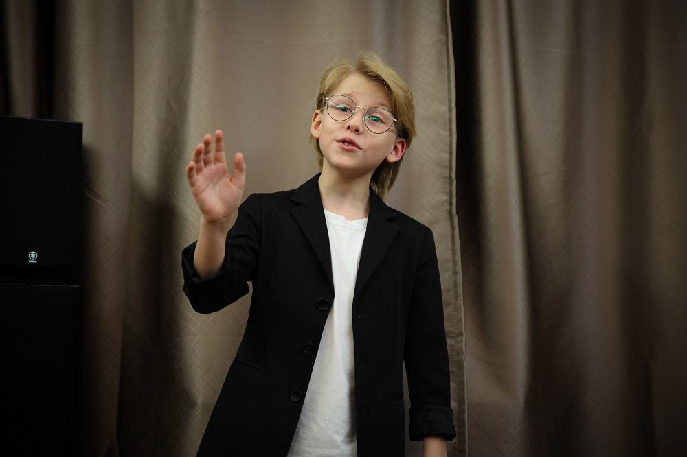 Районный тур XI городского конкурса чтецов «Разукрасим мир стихами»