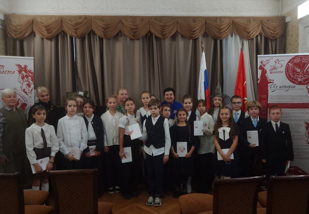 Районный тур XI городского конкурса чтецов «Разукрасим мир стихами»