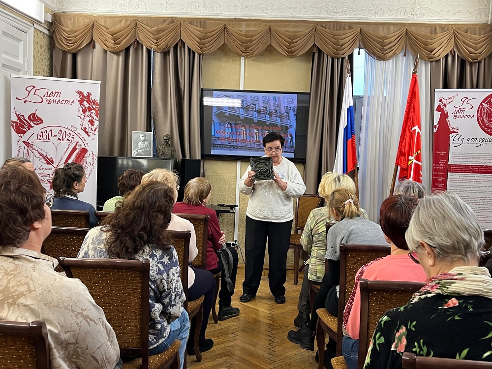 Лекция «История библиотеки в доходном доме купцов Федора и Николая Колобовых»