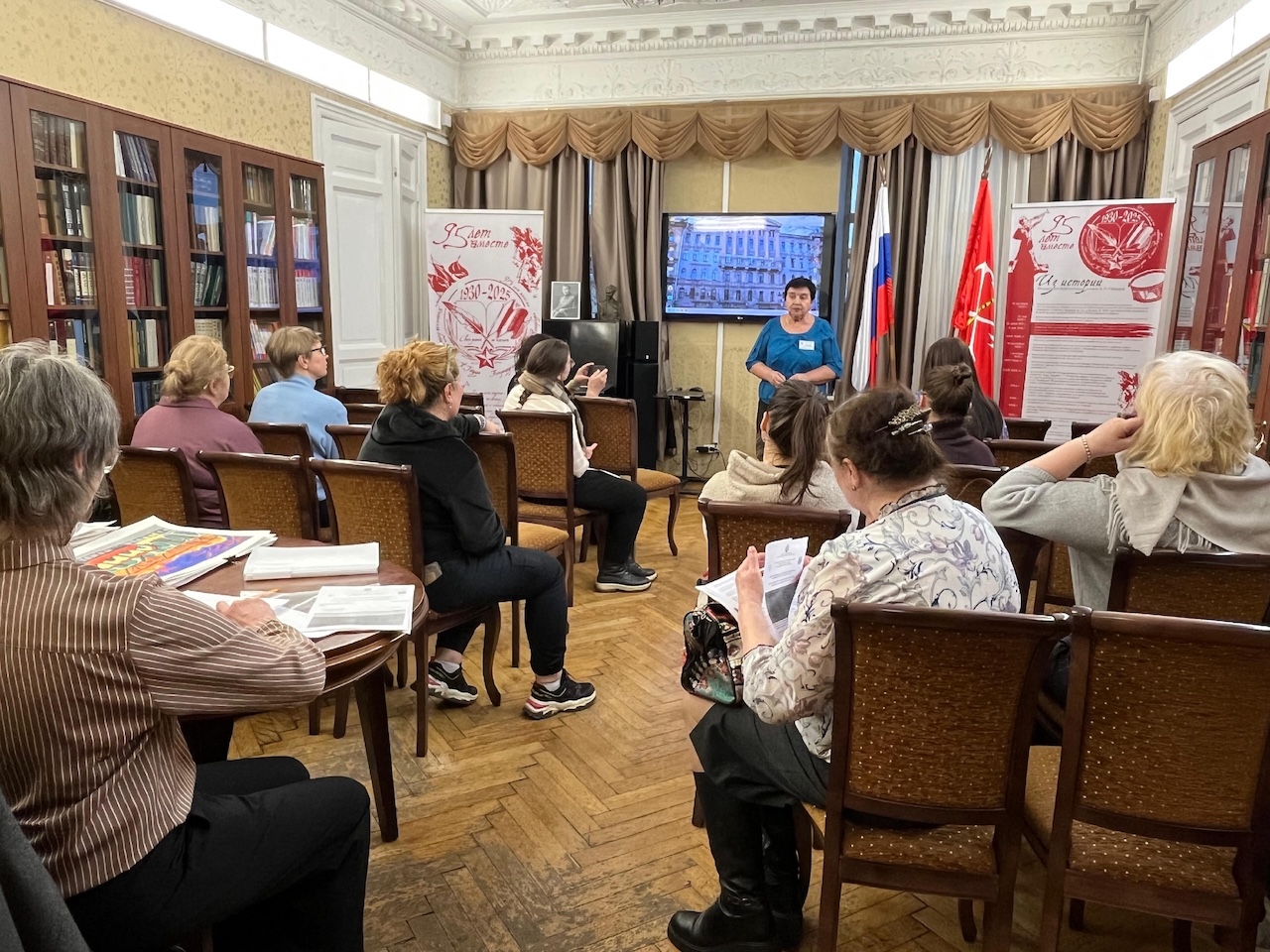 Социальные педагоги Петроградского района обсудили стратегии противодействия буллингу