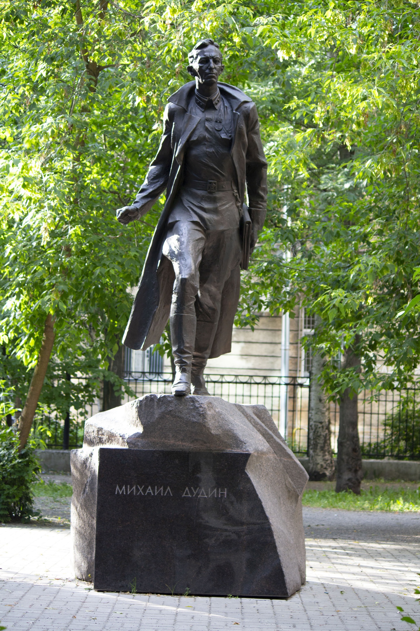 В рамках фестиваля книгоцентричных экскурсий «Петербург как сюжет» сотрудники библиотеки им. В.И. Ленина подготовили и провели квест-экскурсию «Опаленная войной Петроградка».