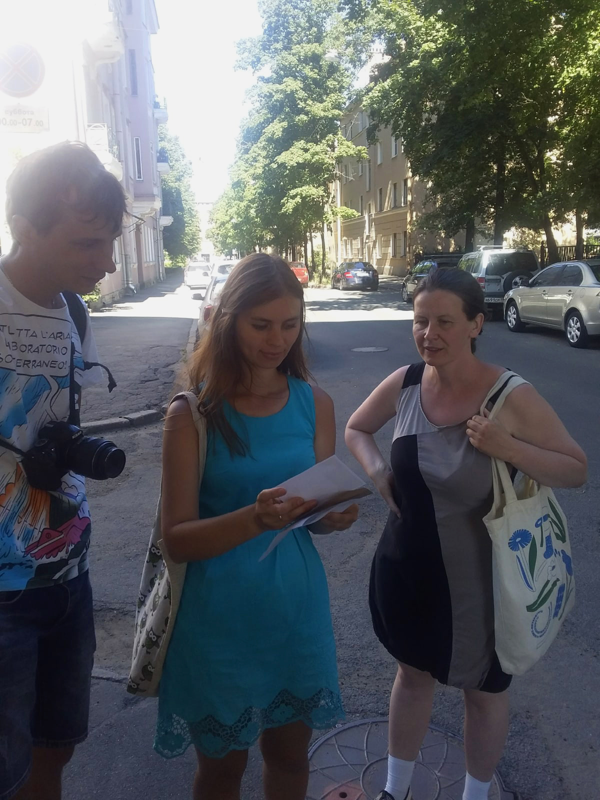 3 июля библиотека им. Б. Лавренева провела уличную квест-экскурсию «История одного преступления». Экскурсанты попытались взглянуть на Петербургскую сторону глазами персонажей Ф. М. Достоевского.